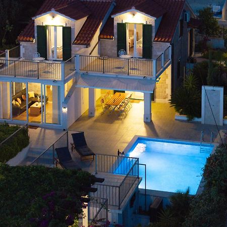 Villa Julia With Heated Pool, Ideal For Large Groups Милна Экстерьер фото
