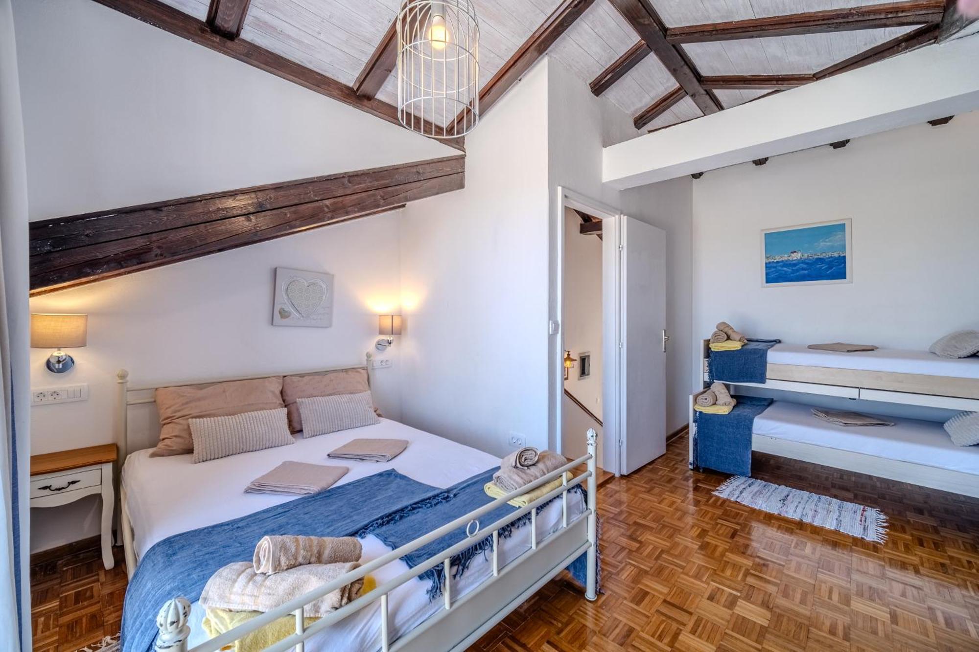 Villa Julia With Heated Pool, Ideal For Large Groups Милна Экстерьер фото